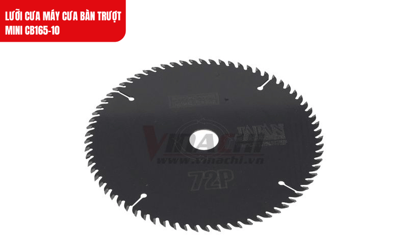 Siết chặt lưỡi cưa vào máy, kiểm tra độ chắc chắn và căn chỉnh độ cao phù hợp với độ dày vật liệu