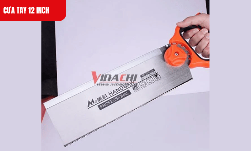Độ dày lưỡi cưa là 0,8 mm, đảm bảo độ bền và linh hoạt khi cắt
