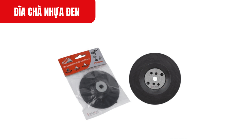 Đĩa chà nhựa đen được thiết kế với chất liệu nhựa và thép chắc chắn