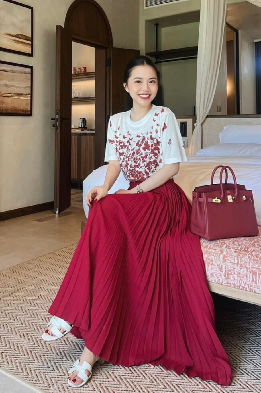 Set áo phông, chân váy dập ly