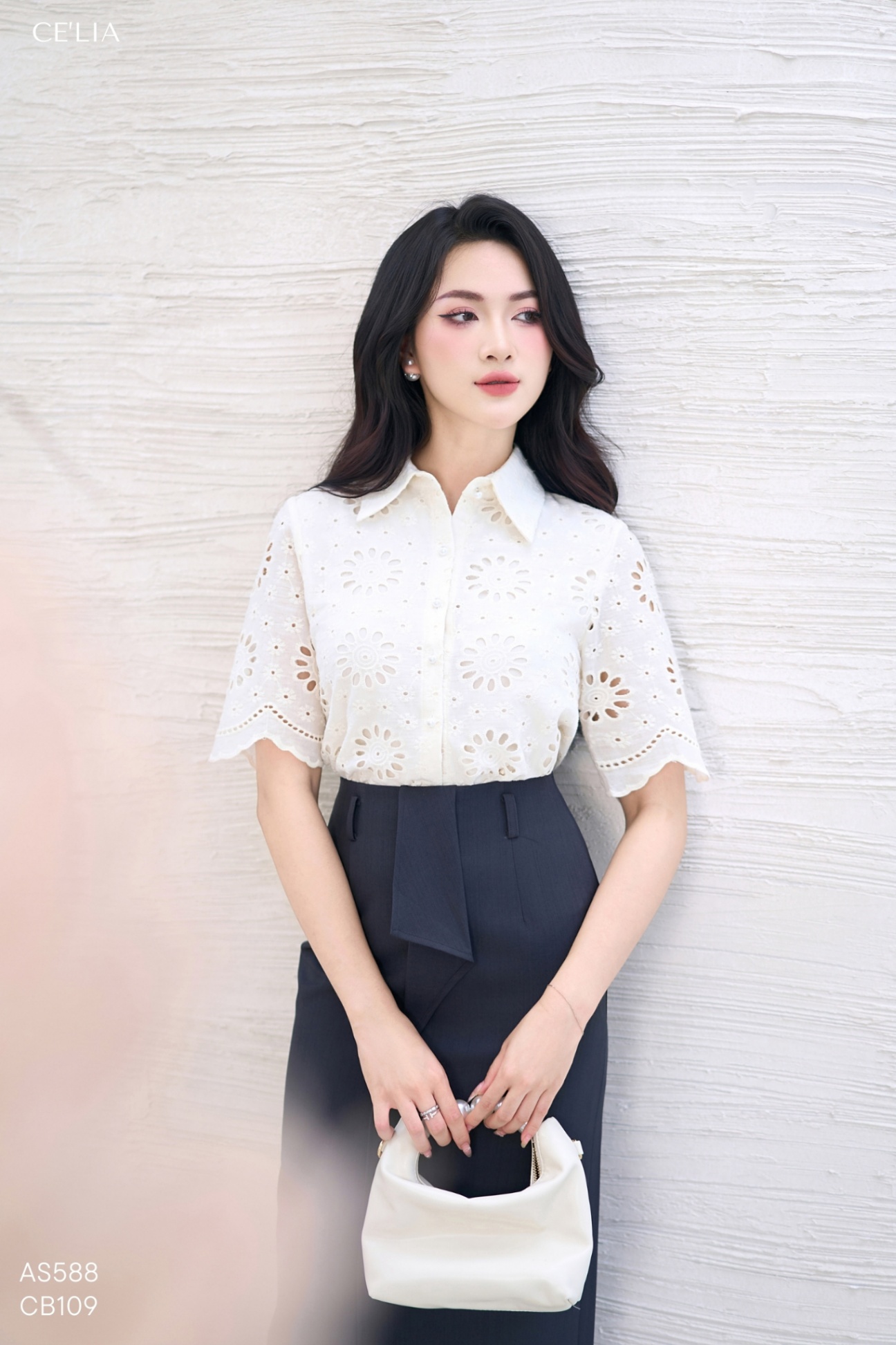Sơ mi ren croptop thêu hoa