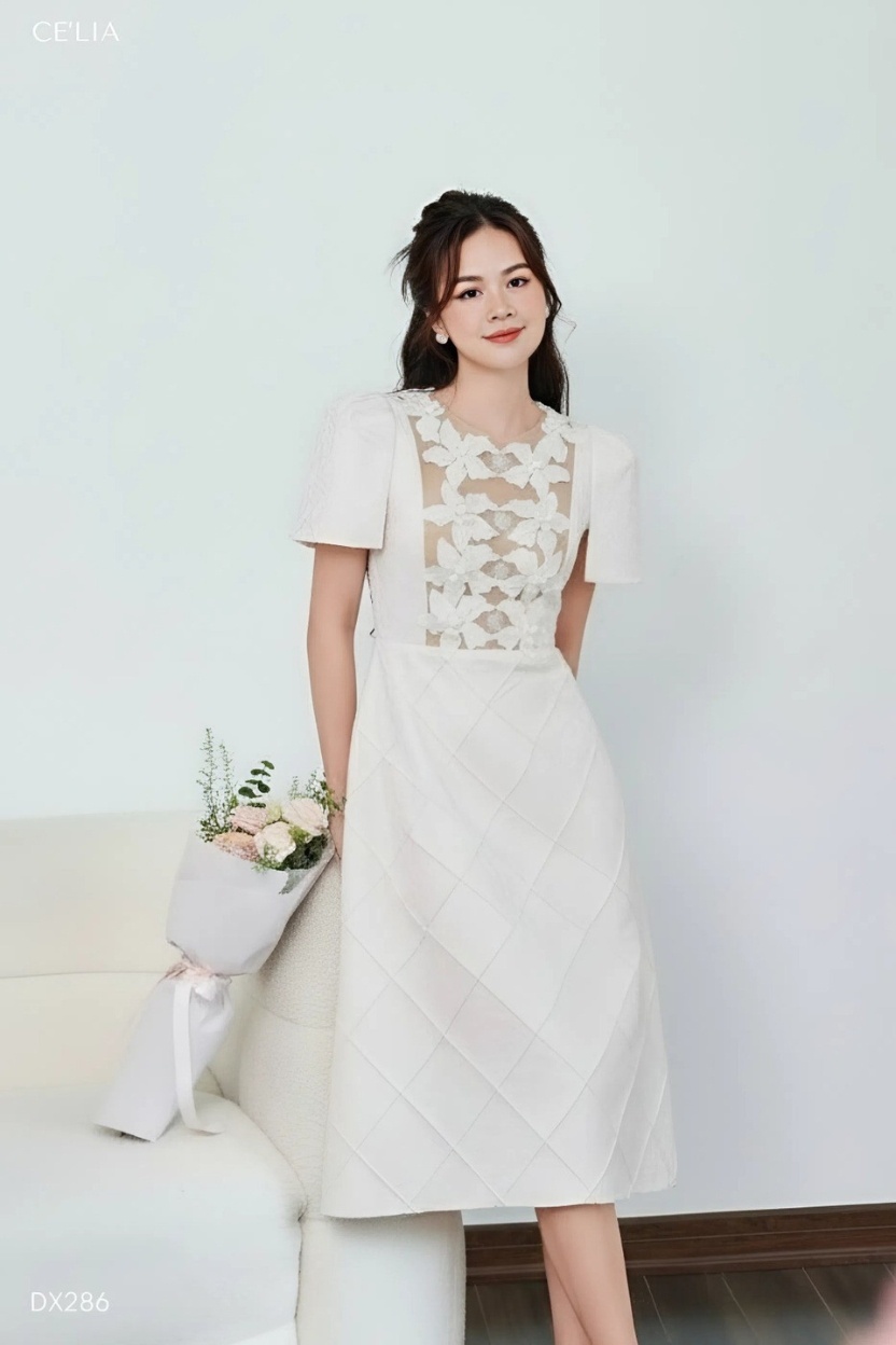 Váy gấm đính hoa kem