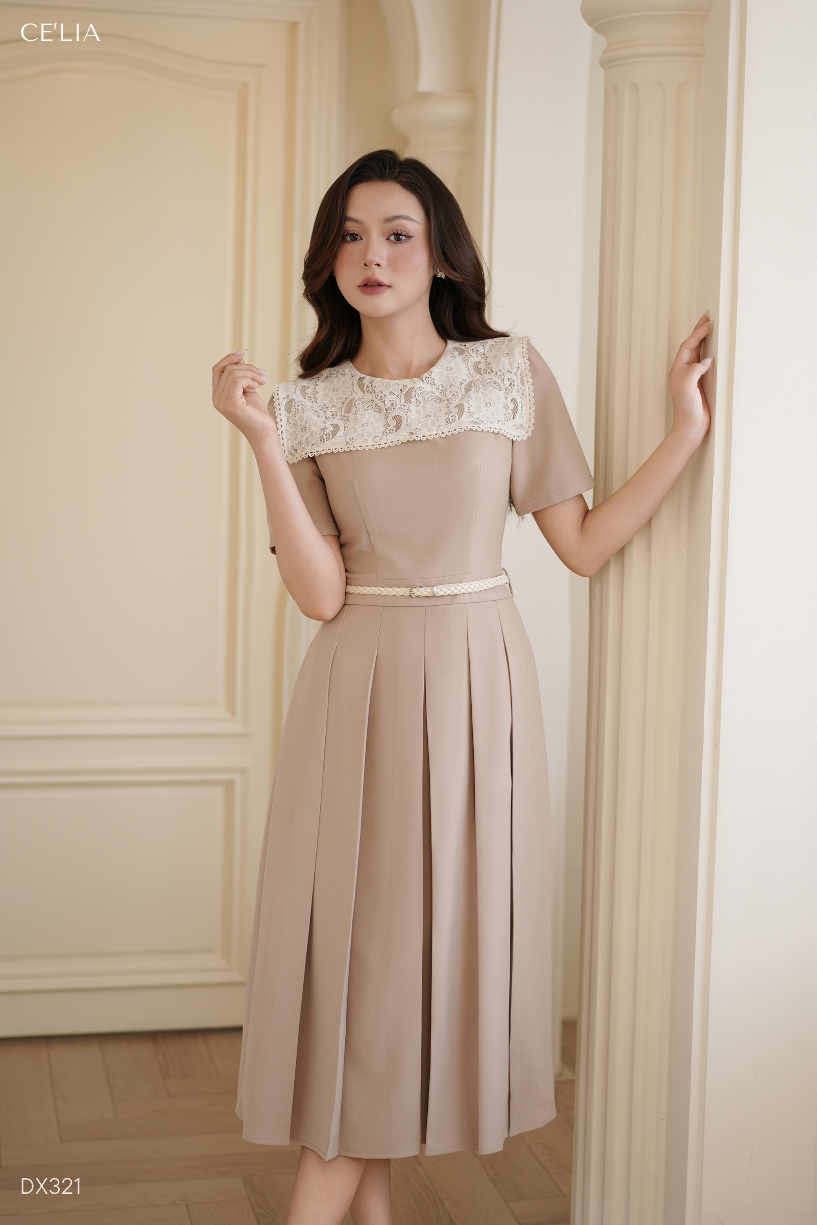 Đầm xoè phối cổ ren