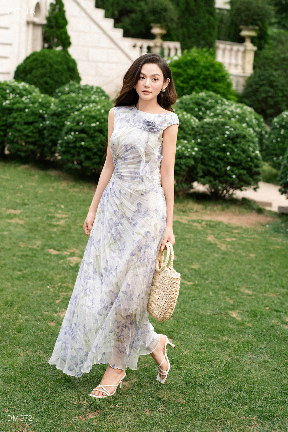 Maxi dập li lệch vai kèm hoa