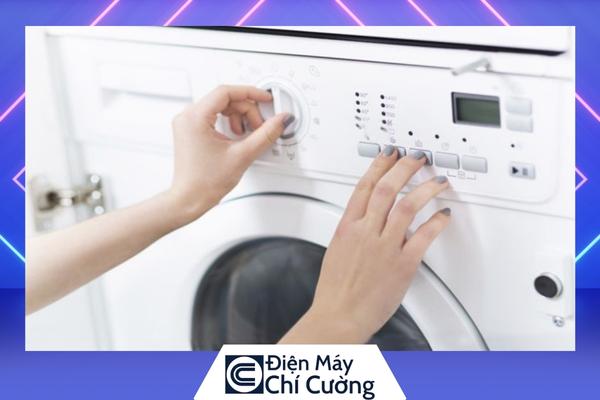 Kiểm tra chất liệu áo trên nhãn mác