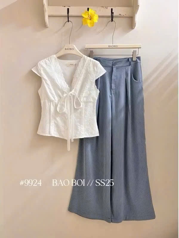 SET ÁO CỔ V QUẦN KẺ