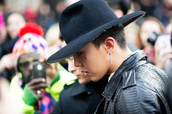 Street style cực chất của GDragon và Taeyang tại Paris Fashion Week