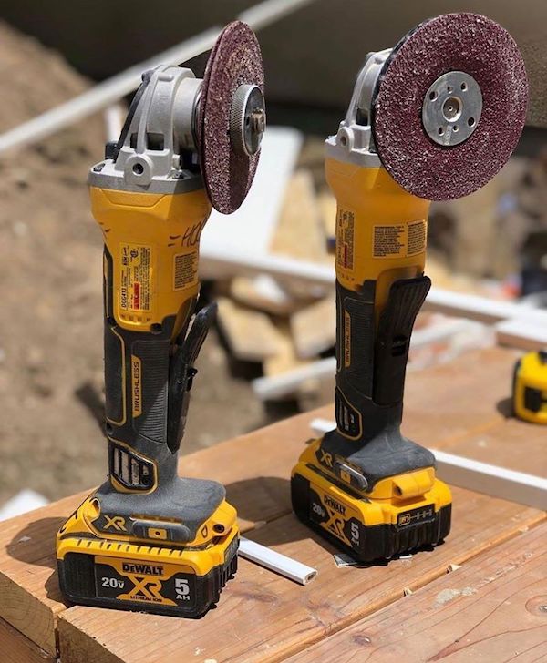 Máy mài góc dùng pin Dewalt DCG413B