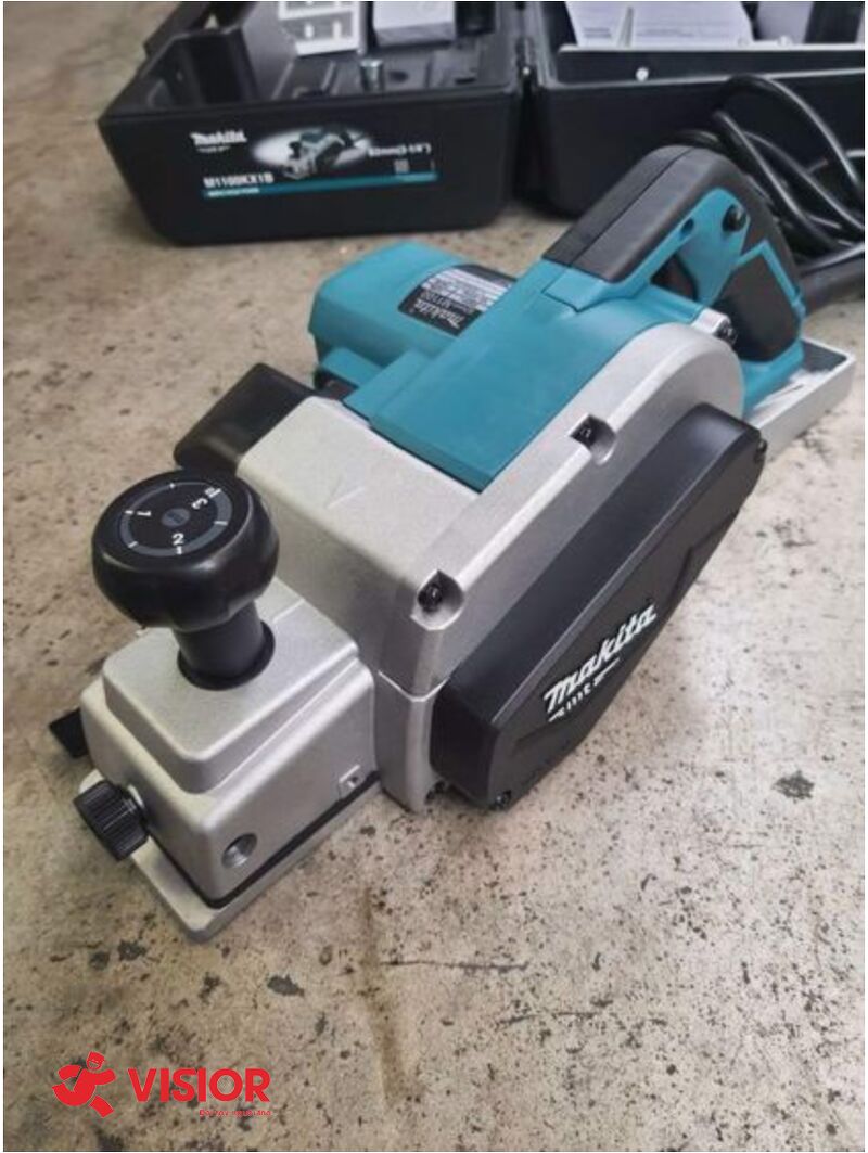 MÁY BÀO 82MM MAKITA M1100B