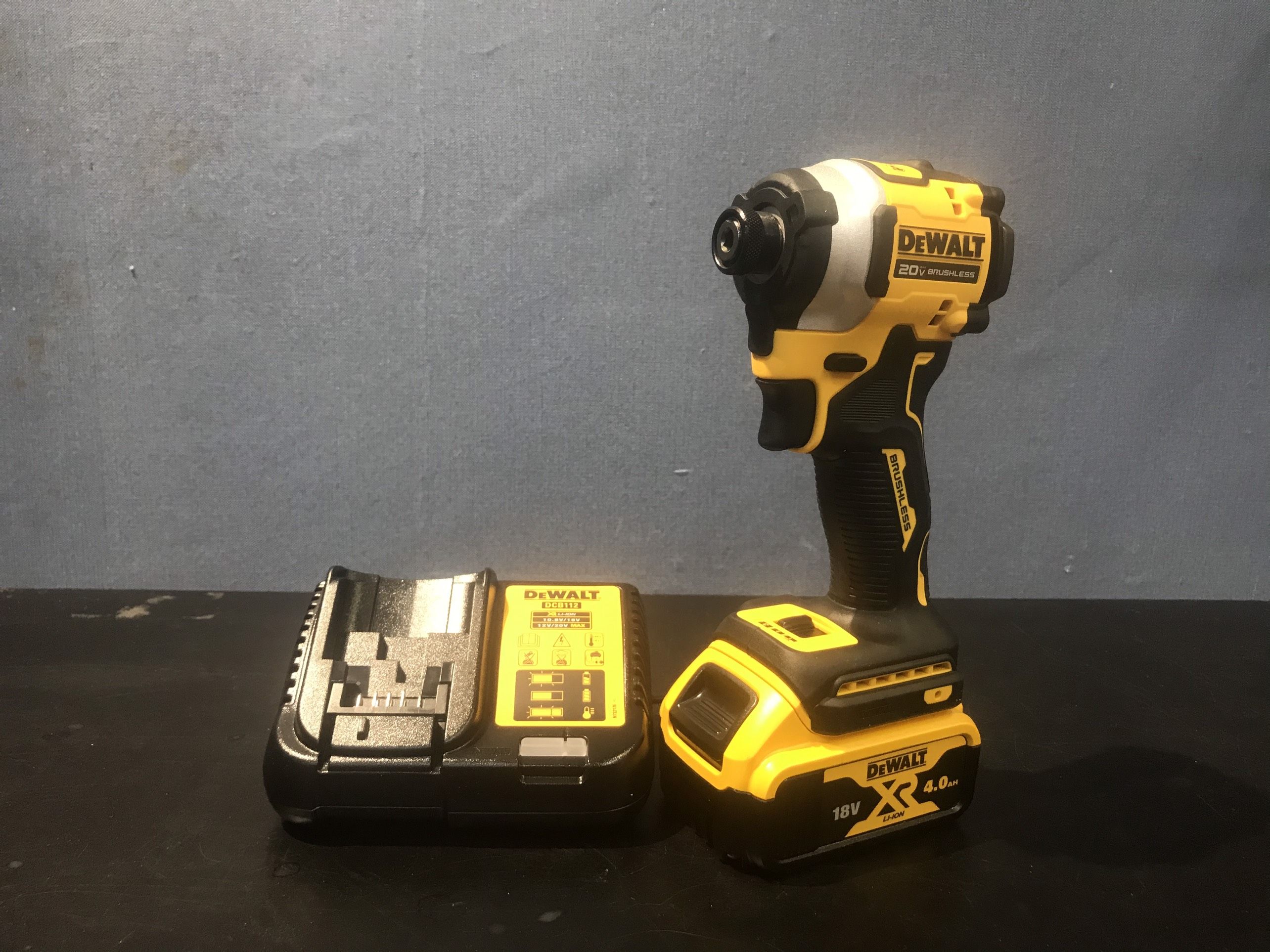 MÁY BẮT VÍT PIN 20V DEWALT DCF850M1 (1 pin 4.0ah + 1 sạc)