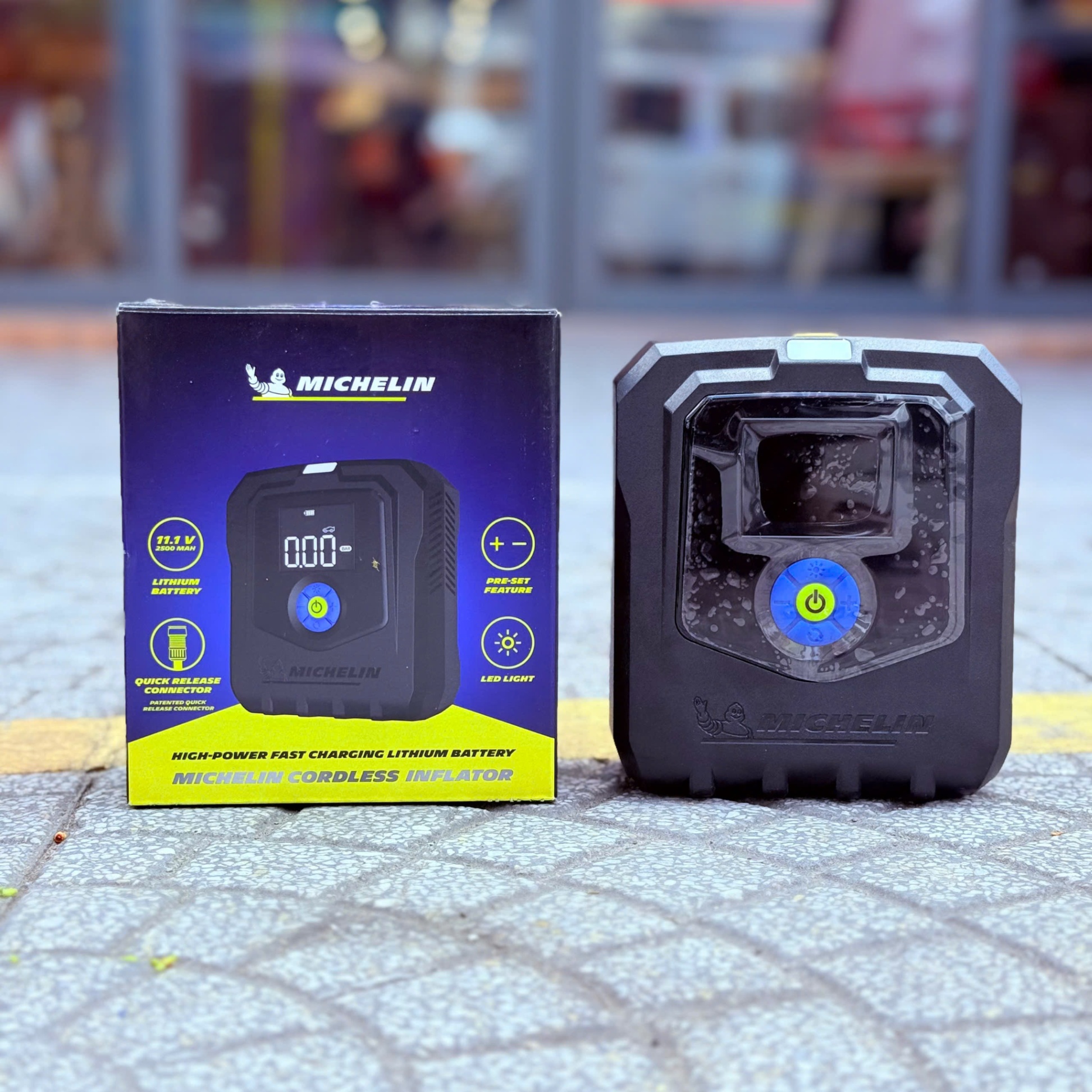 MÁY BƠM LỐP KHÔNG DÂY MICHELIN CÔNG SUẤT CAO M2567 (PIN TÍCH HỢP BÊN TRONG)