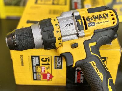 MÁY KHOAN DÙNG PIN 20V DEWALT DCD999N (Thân máy)