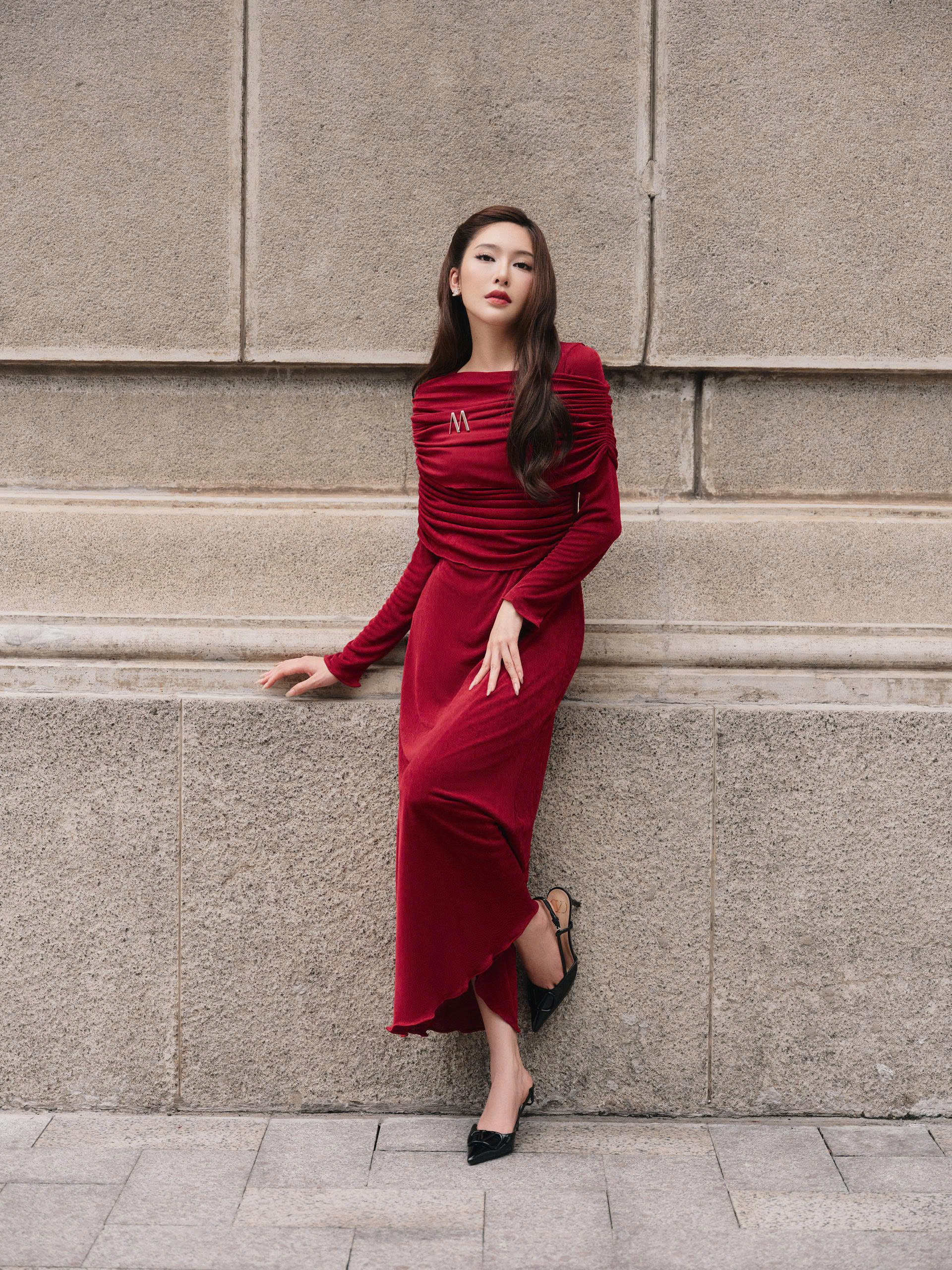 DEMURE