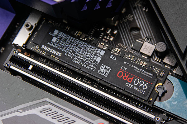 SSD xuống tốc độ nhanh, giảm tuổi thọ