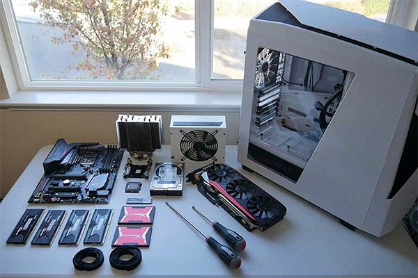 Build-PC-tai-nha-1.jpg