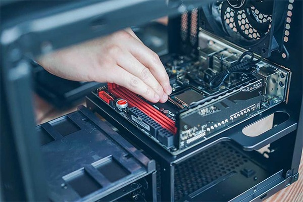 Build-PC-tai-nha-4.jpg