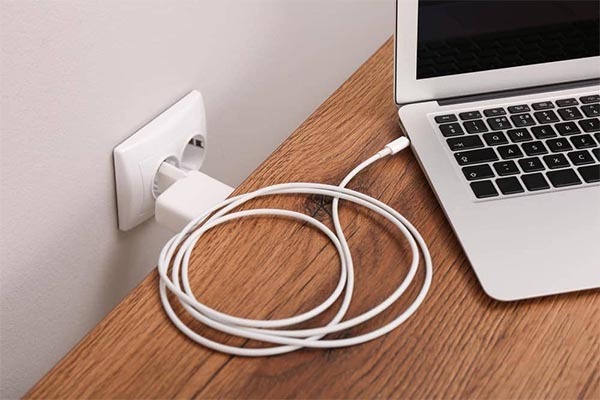 Chai-pin-laptop-3.jpg