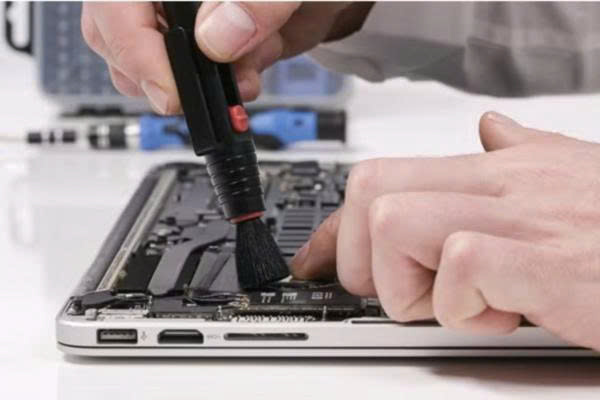 ve-sinh-laptop-dinh-ky-lam-gi-va-bao-lau-mot-lan-1.jpg