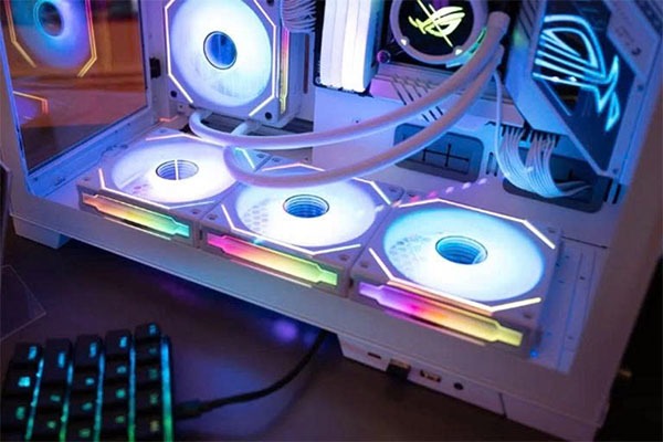 Den-LED-RGB-co-lam-nong-may-tinh-khong-1.jpg