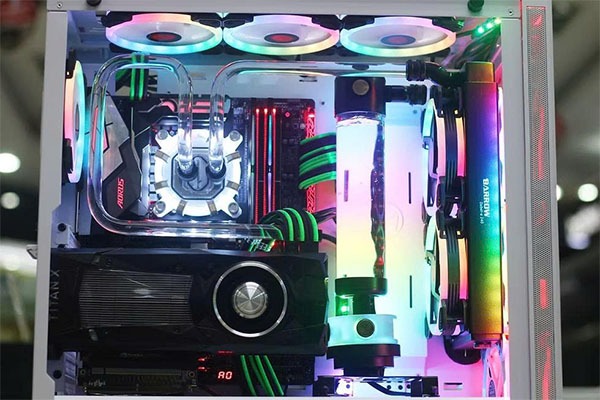 Den-LED-RGB-co-lam-nong-may-tinh-khong-2.jpg
