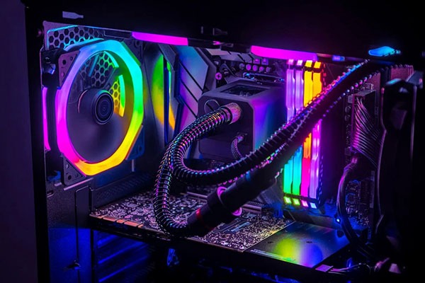 Den-LED-RGB-co-lam-nong-may-tinh-khong-4.jpg