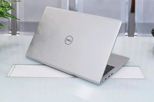 Kinh-nghiem-chon-mua-laptop-cho-sinh-vien-nam-2025-1.jpg