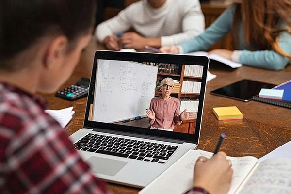 Kinh-nghiem-chon-mua-laptop-cho-sinh-vien-nam-2025-2.jpg