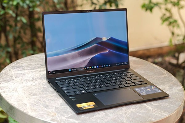 Laptop-van-phong-pin-trau-4.jpg