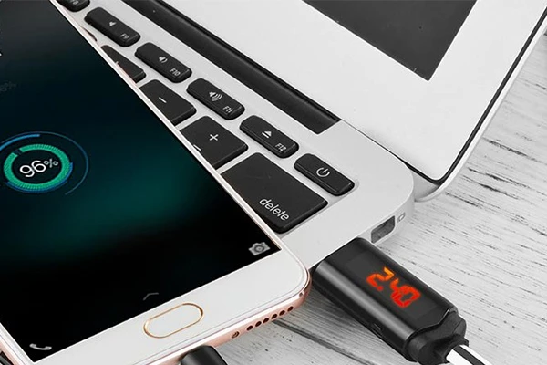 Cổng USB bị lỏng hoặc hư vật lý