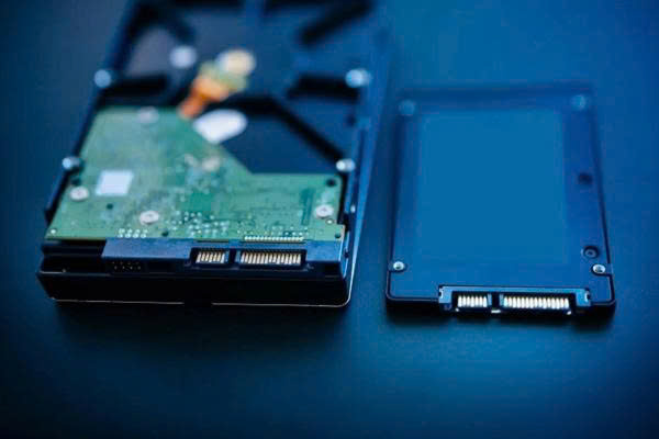 SSD và HDD là gì?