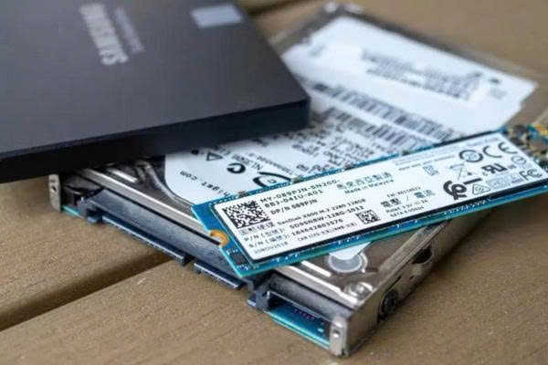 Vì sao ổ cứng ảnh hưởng lớn đến PC văn phòng?