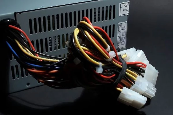 Quản lý cáp PC: khác biệt rõ nhất giữa hai loại PSU