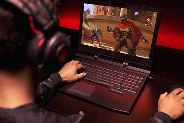 Tan-nhiet-laptop-nao-phu-hop-khi-choi-game-1.jpg