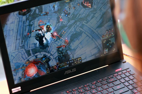 Tan-nhiet-laptop-nao-phu-hop-khi-choi-game-2.jpg