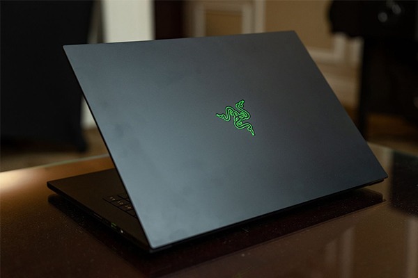 Tan-nhiet-laptop-nao-phu-hop-khi-choi-game-6.jpg