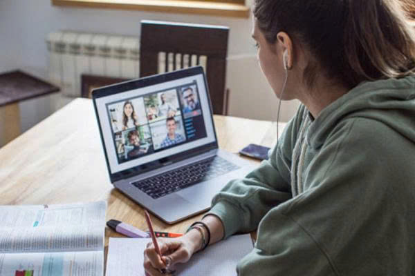 nhung-sai-lam-khi-mua-laptop-cho-sinh-vien-mua-nhap-hoc-1.jpg