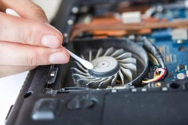 Những dấu hiệu cho thấy vệ sinh laptop PC là việc cần làm