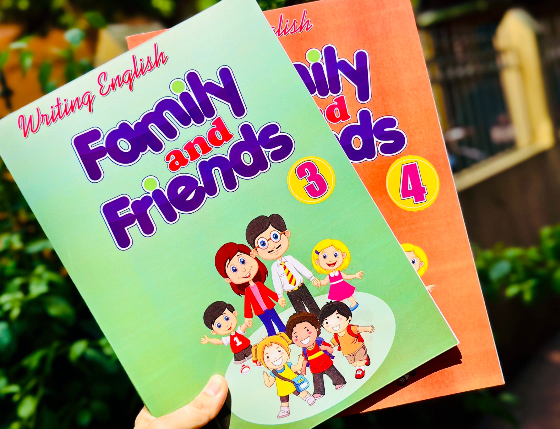 Luyện viết family and friend 3 - Bản thường-duoc-ban-tai-Nhà sách Hạnh Phúc