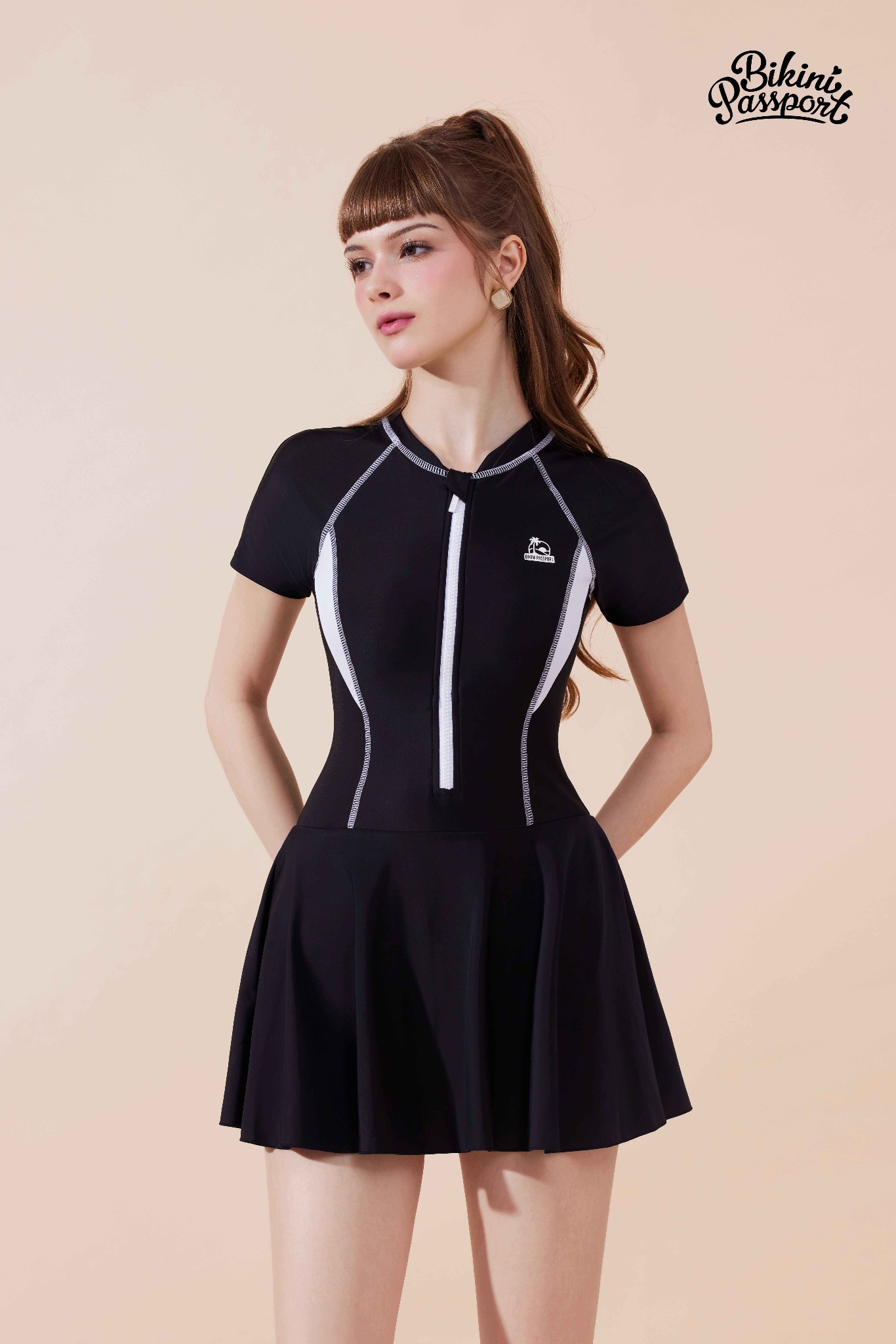 Đồ bơi BIKINI PASSPORT một mảnh váy tay ngắn 4kim - Đen Trắng