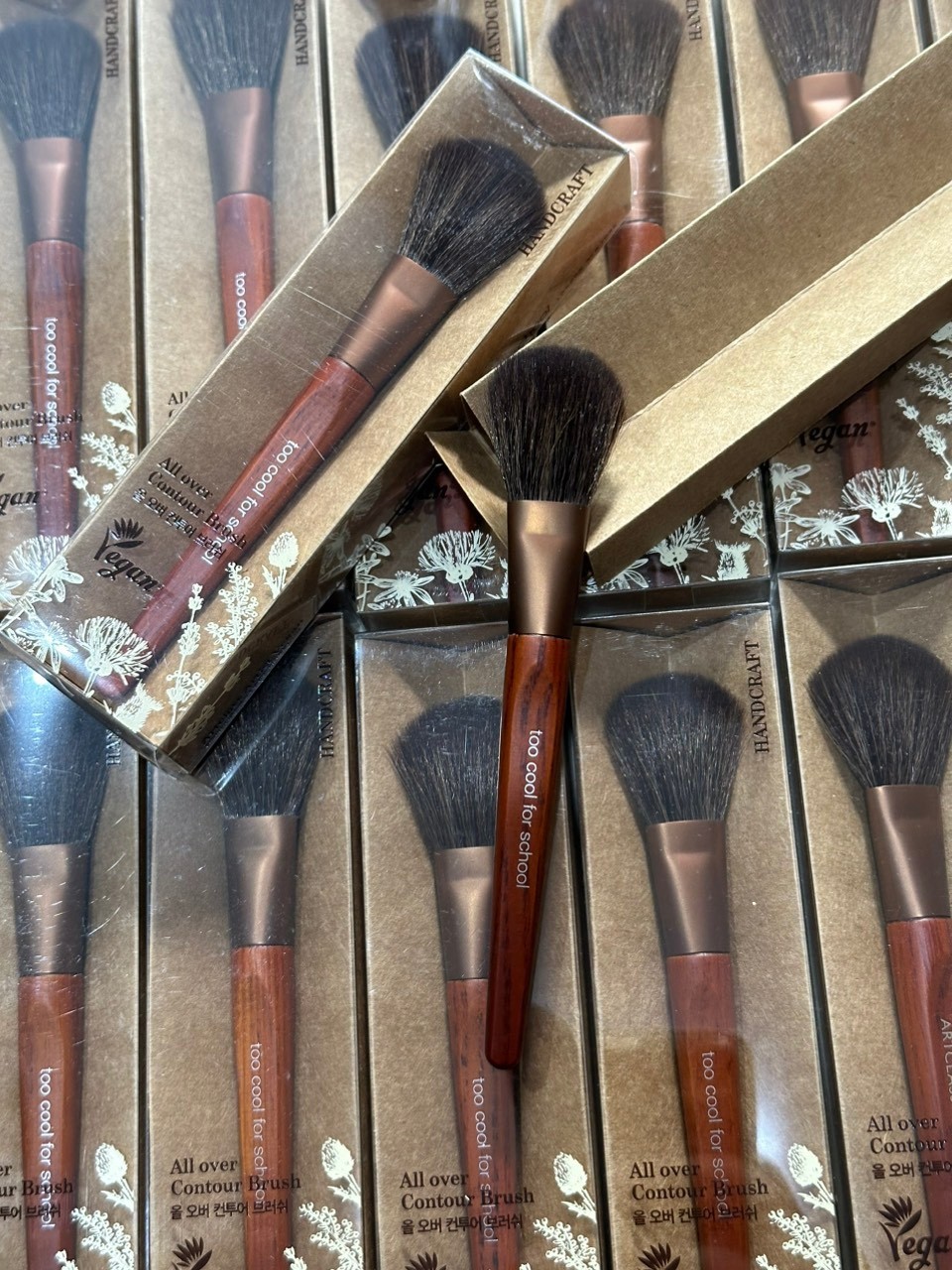 Cọ má hồng Too Cool For School All Over Contour Brush