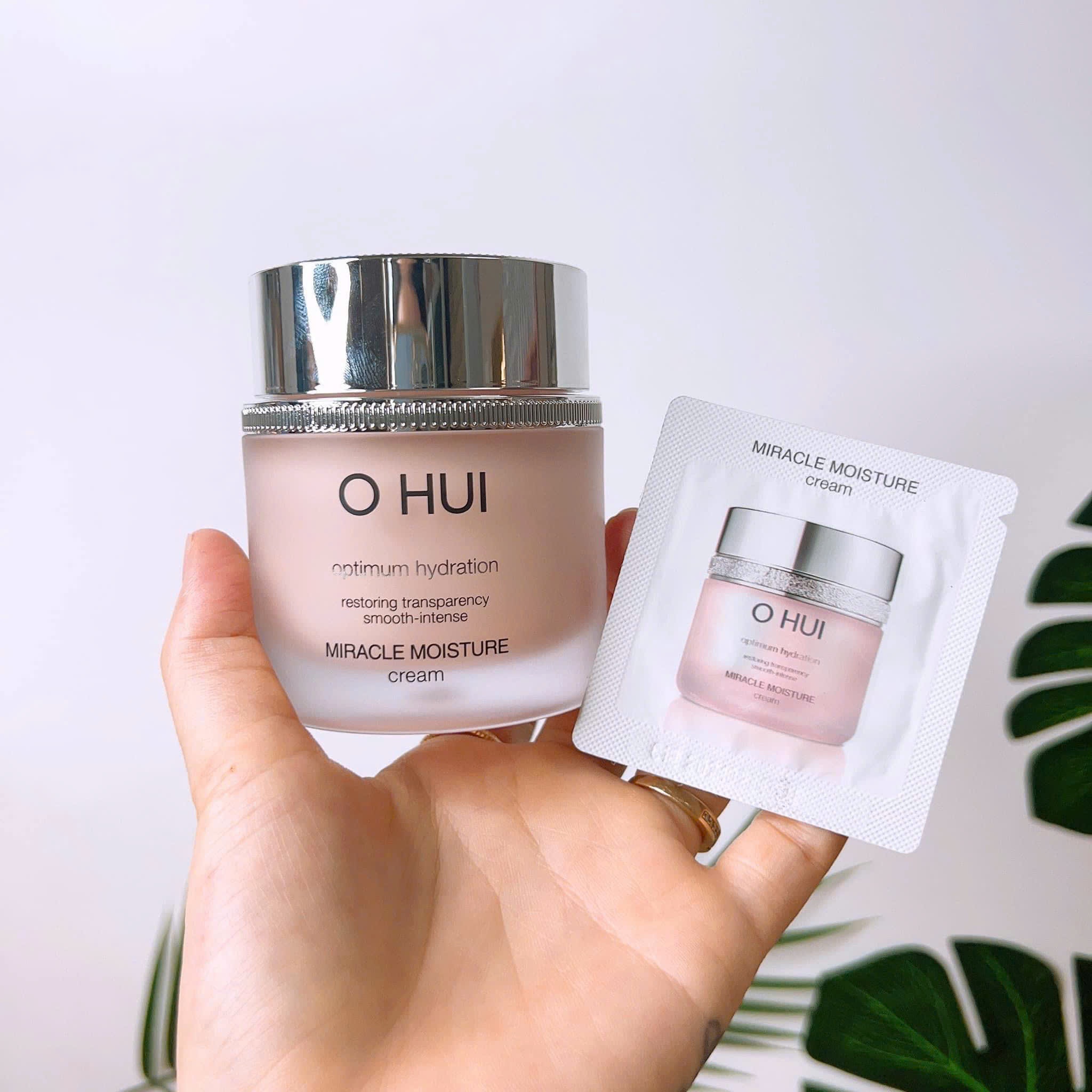 Combo 30 Gói Kem Dưỡng Ẩm Ohui Miracle Moisture Cream Sample 1ml