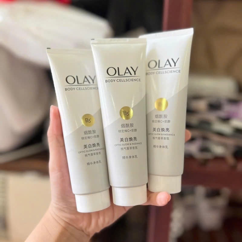 Tuýp dưỡng thể Olay trắng da 85ml Optic Glow and Radiane