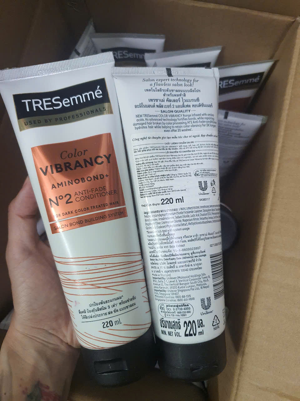 Dầu gội xả TRESemme Color Vibrancy Aminobond+ 220ml Giữ Màu Tóc Chuẩn Salon Cho Tóc Nhuộm