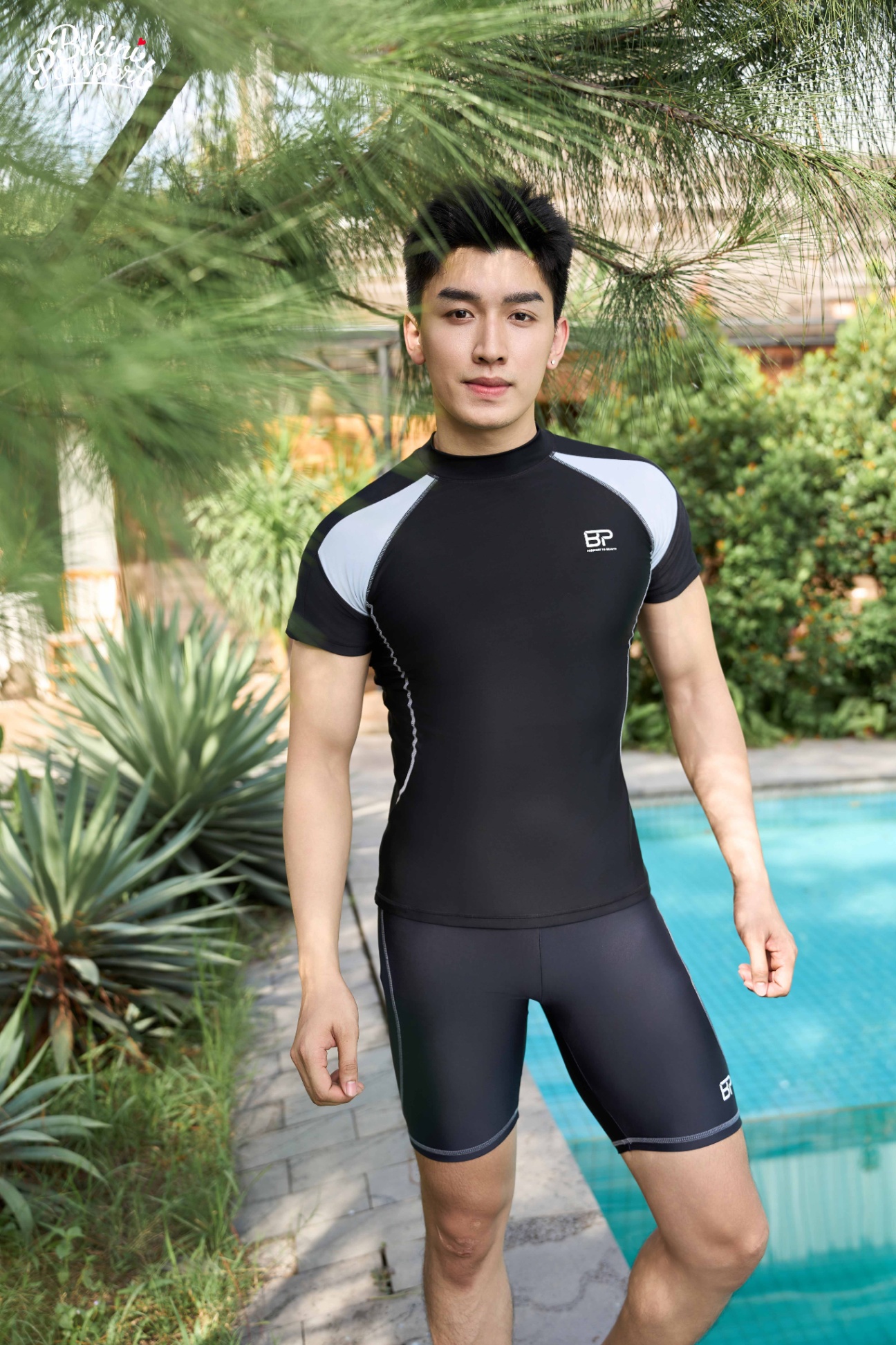 Áo bơi nam tay ngắn thể thao - Đen