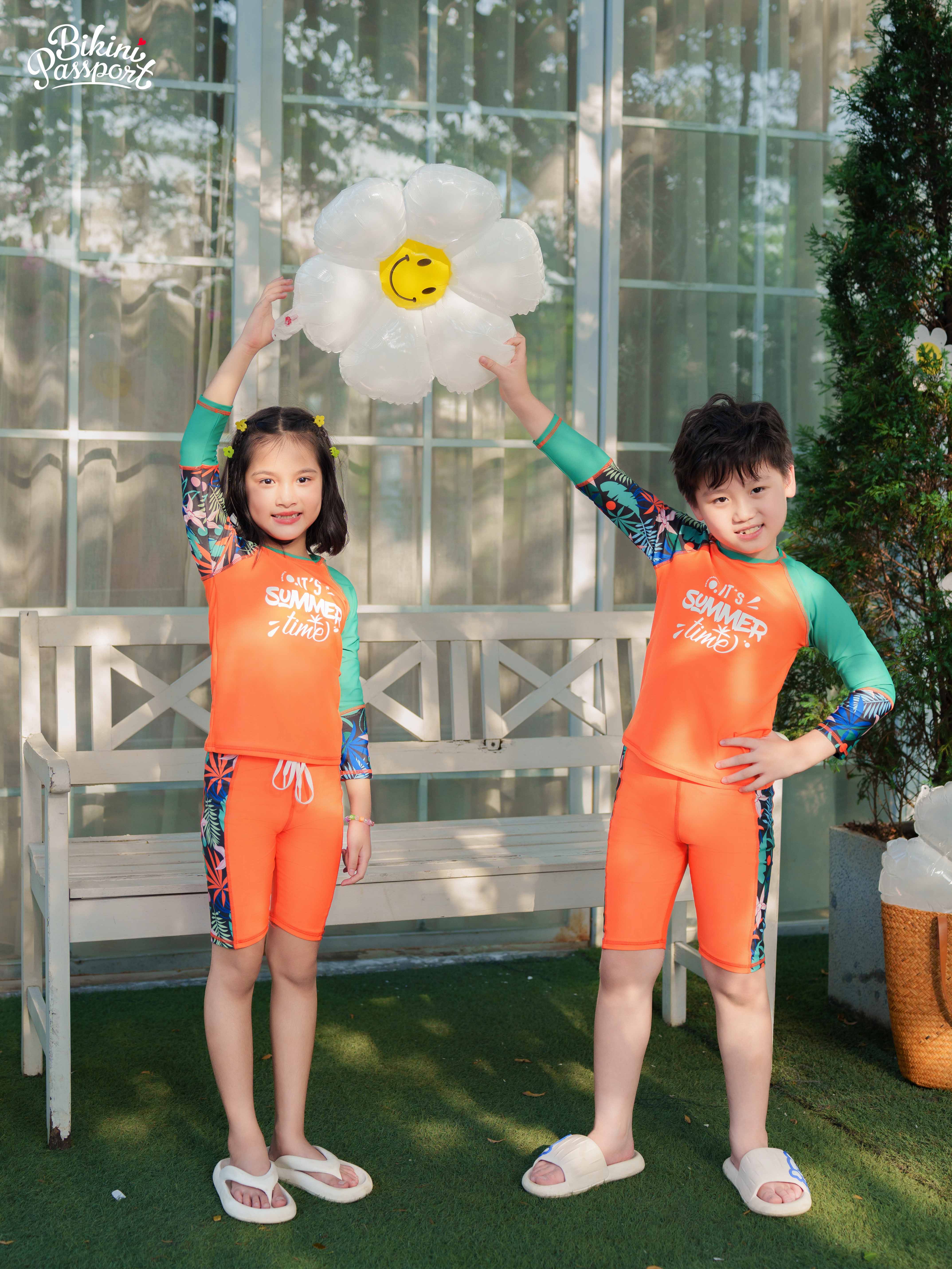 Đồ bơi Unisex cho bé dạng quần lửng, áo có tay - Đen