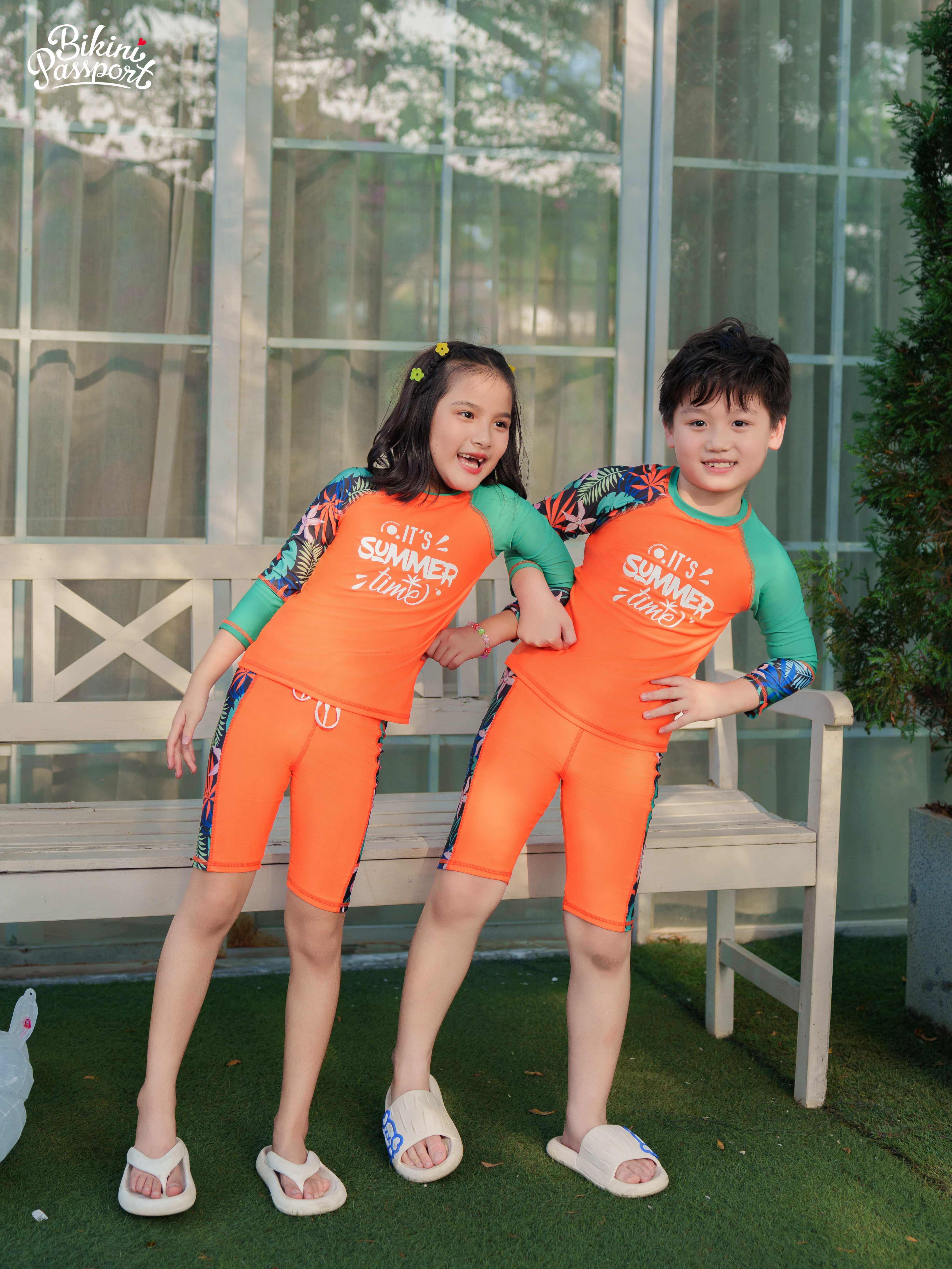 Đồ bơi Unisex cho bé dạng quần lửng, áo có tay - Đen