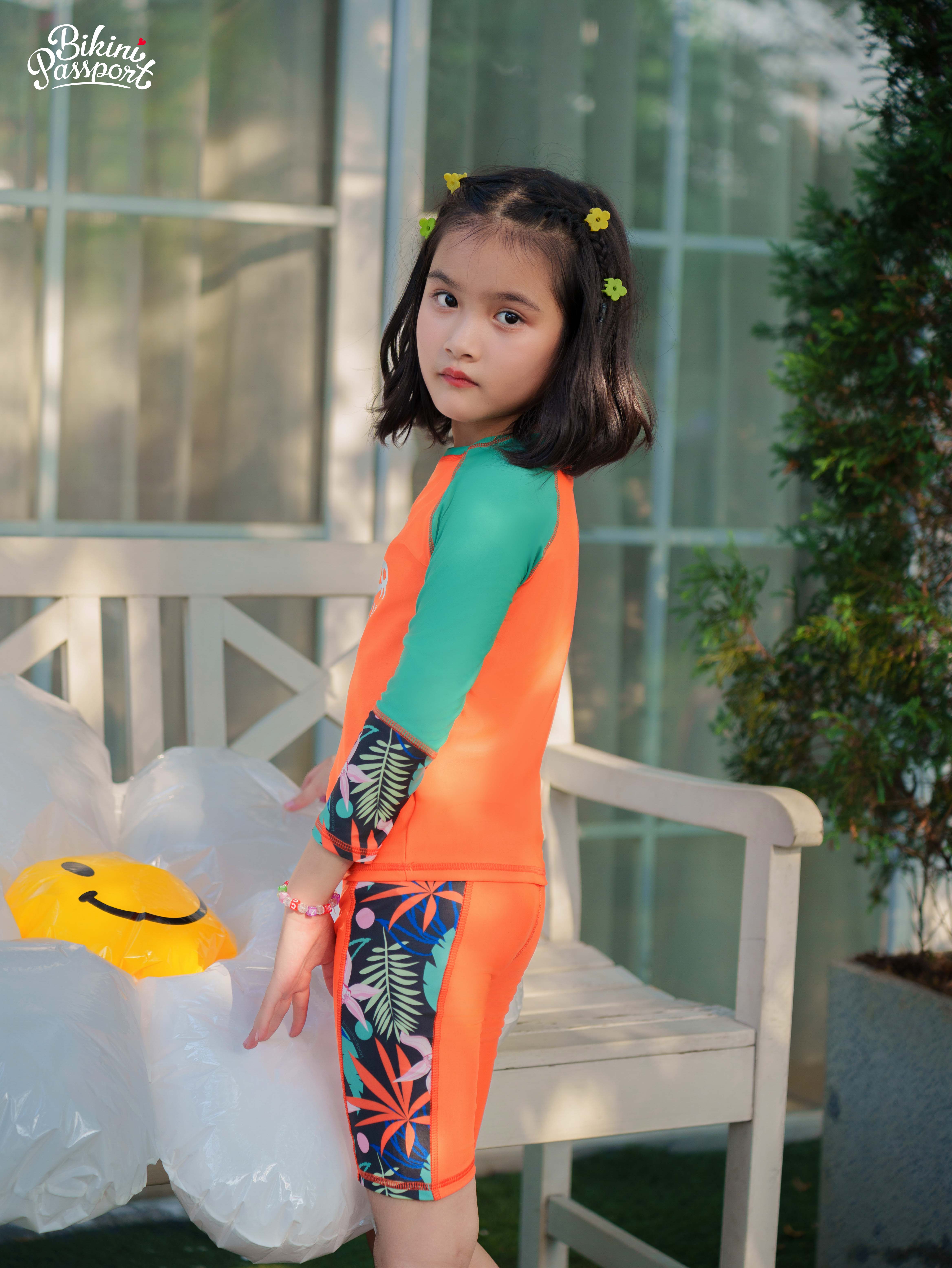 Đồ bơi Unisex cho bé dạng quần lửng, áo có tay - Đen