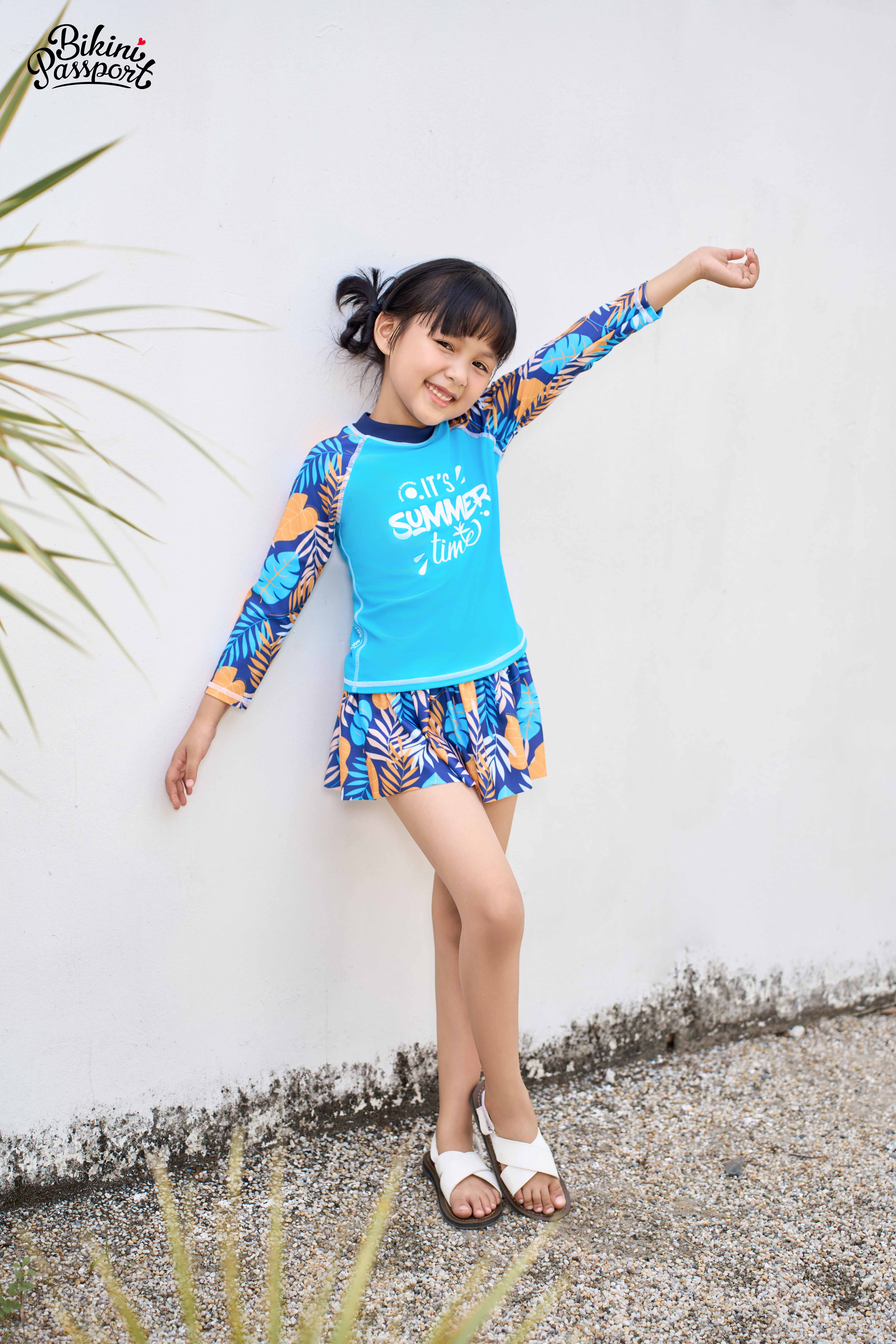 Đồ bơi bé Gái hai mảnh váy áo tay lửng - Xanh họa tiết