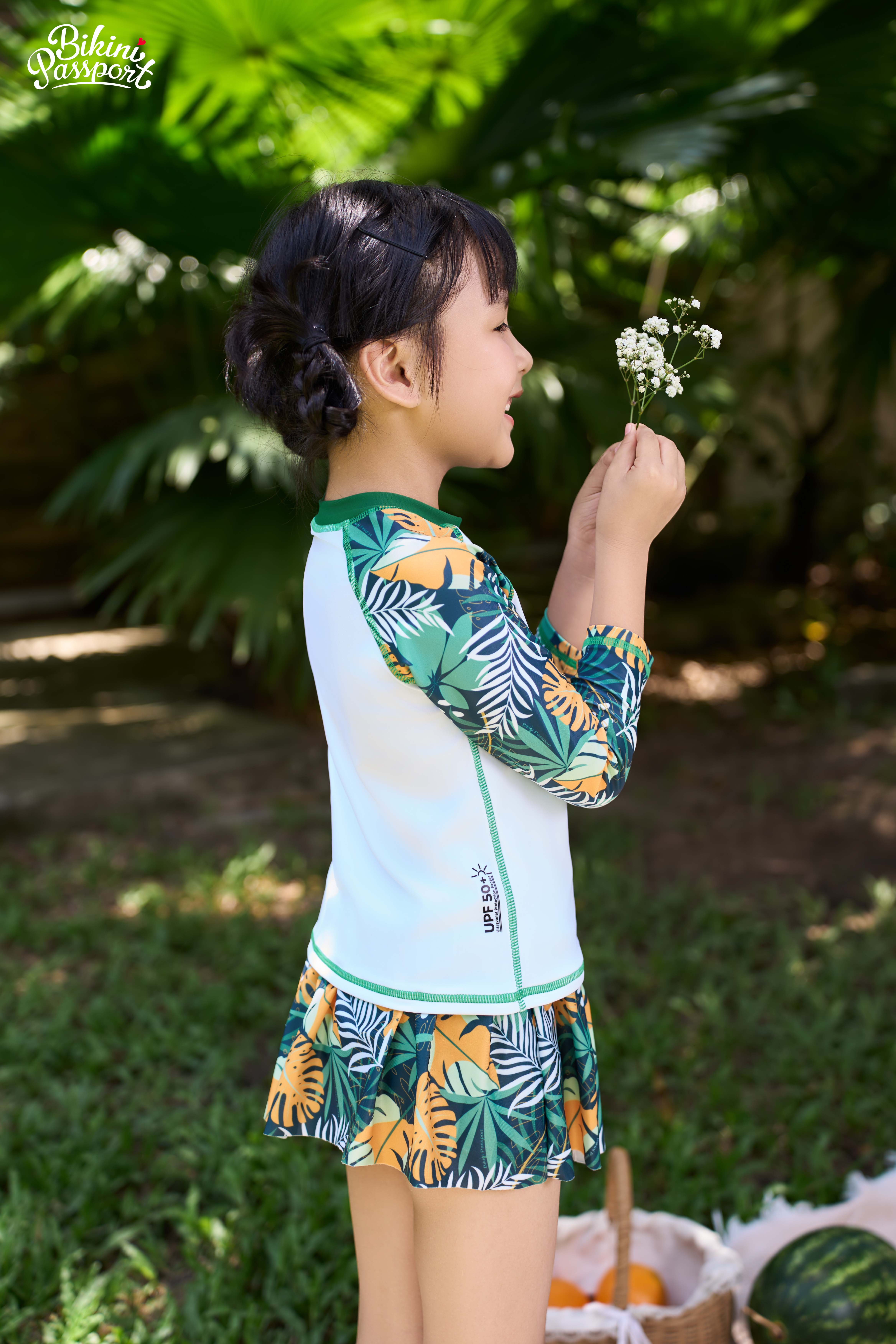 Đồ bơi bé gái hai mảnh váy áo tay lửng - Xanh lá