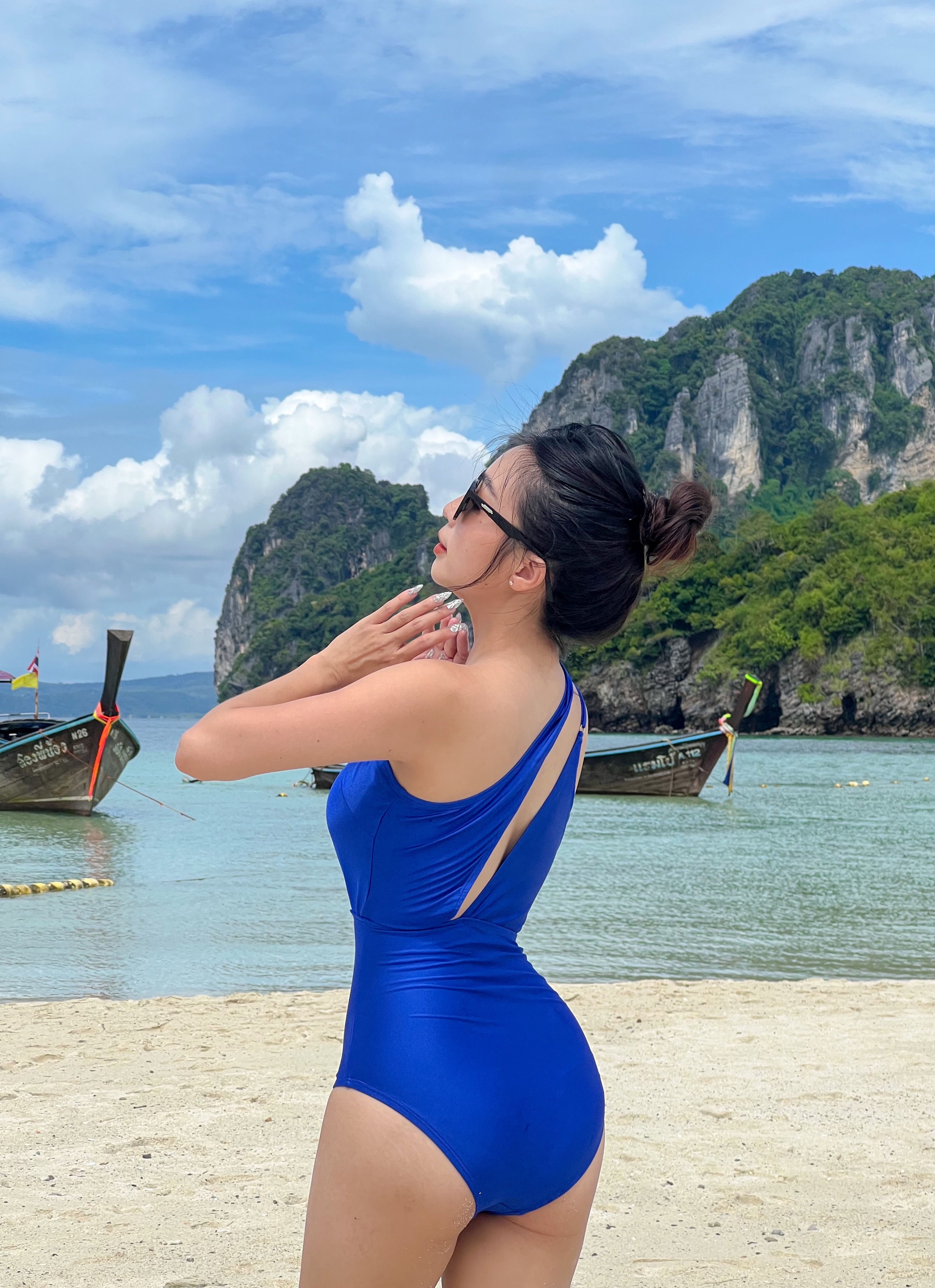 Một mảnh áo lệch vai quai áo kép cách điệu - Xanh Navy